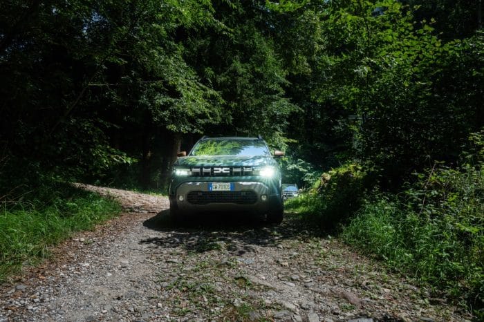 Dacia Duster 2025, il SUV urbano e off-road che non accetta compromessi 7 Dacia Duster 2025 19 700x466