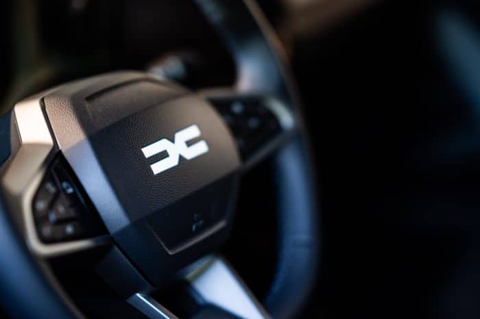 Dacia Duster 2025, il SUV urbano e off-road che non accetta compromessi 4 Dacia Duster 2025 71 700x466