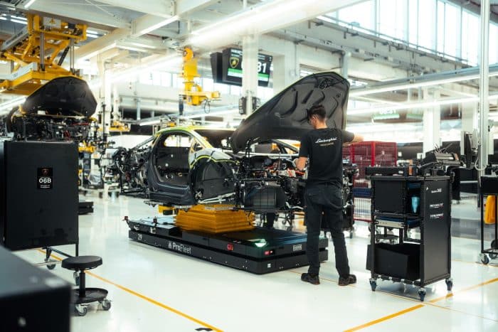 Lamborghini fabbrica stabilimento 1 700x467