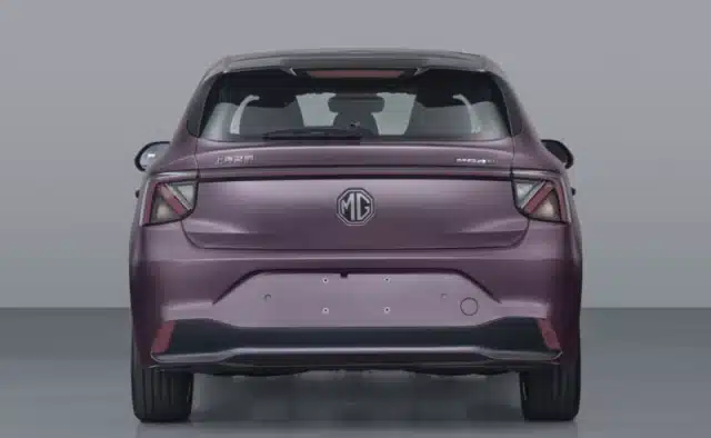MG4 restyling 2025, batterie semi-solide, 537 km e design da sportiva 4 MG4 restyling 1