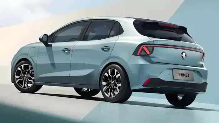 MG4 restyling 2025, batterie semi-solide, 537 km e design da sportiva 3 MG4 restyling 2025