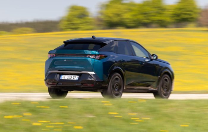 Peugeot e 3008 Dual Motor 9 e1752685622501 700x445