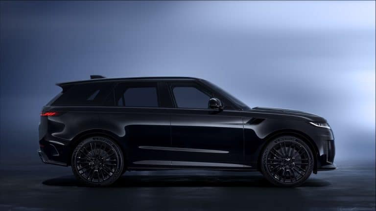Range Rover Negru Range Rover Sport SV Black, il top del lusso in nero con 625 cavalli