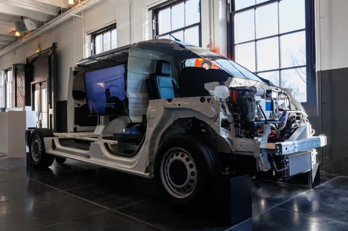 Stellantis abbandona lo sviluppo delle auto a idrogeno: le ragioni 5 Stellantis abbandona lo sviluppo delle auto a idrogen HydrogenVehiculePlateformPickUp dimensioni grandi 700x466