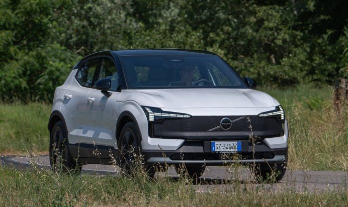 Volvo EX30 Cross Country MY26