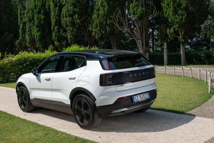 Volvo EX30 Cross Country 15 700x467