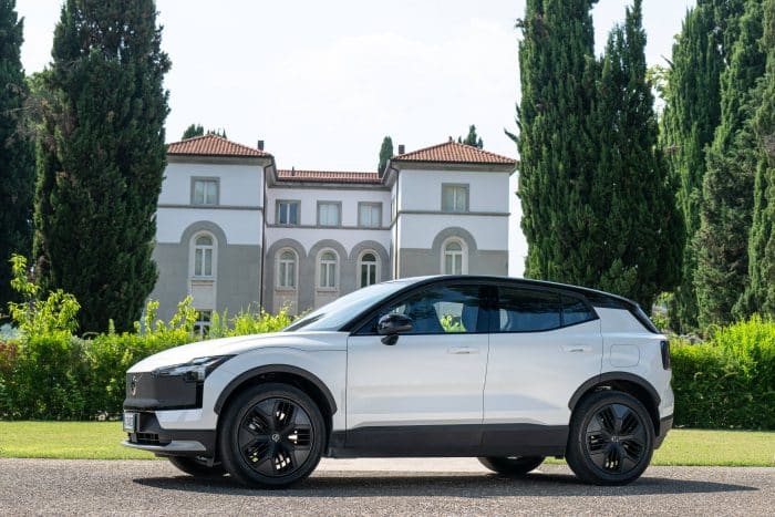 Volvo EX30 Cross Country 17 700x467