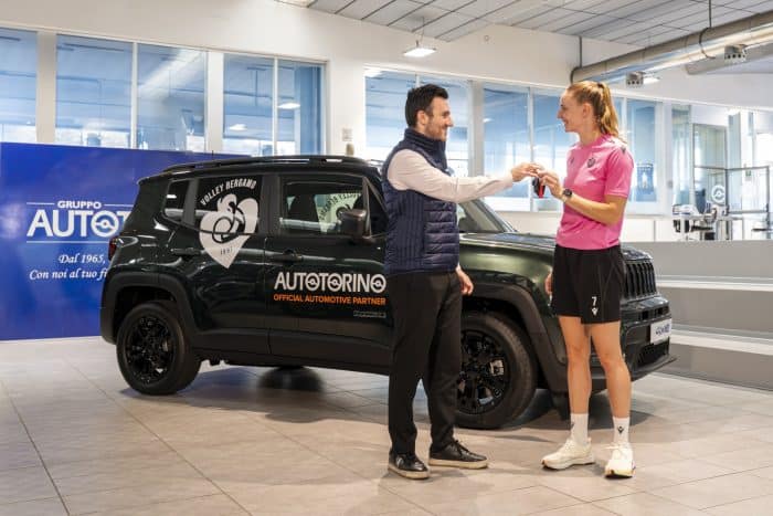 9_VolleyBG_Autotorino_consegna della vettura alla giocatrice Jennifer Mosser