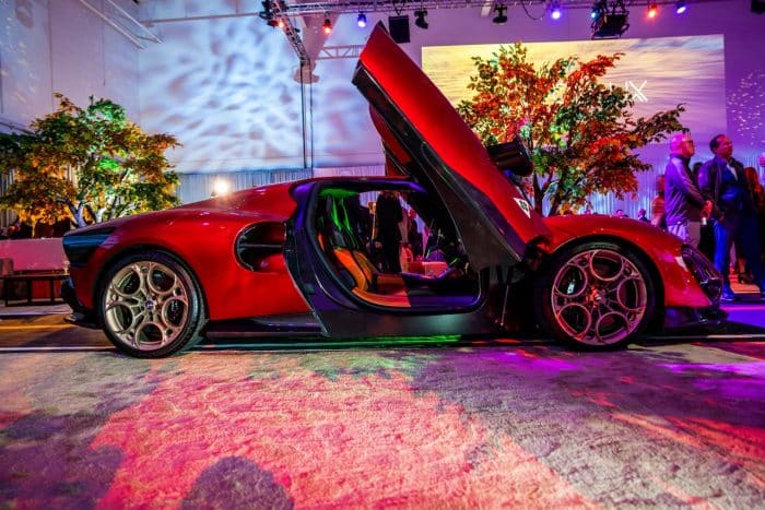 Alfa Romeo 33 Stradale dimensioni grandi 1 700x467