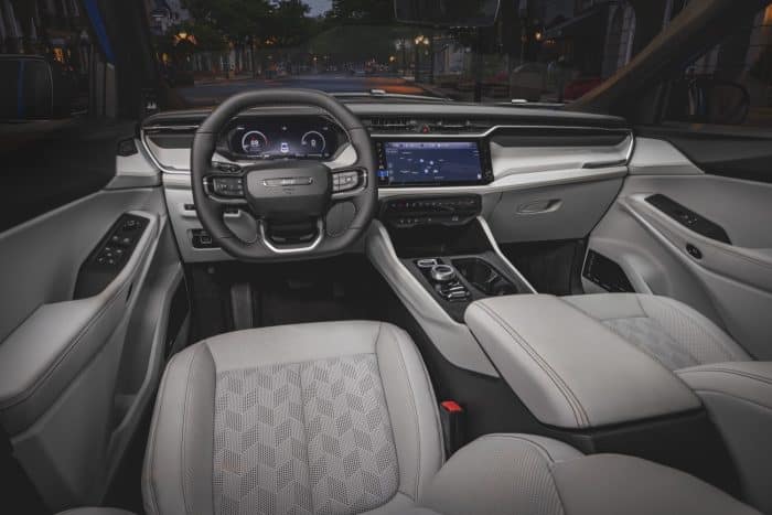 Nuovo Jeep Cherokee Ibrido 210 cavalli esclusiva per gli USA 10 700x467