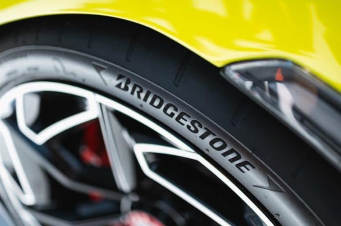 Pneumatici premium Bridgestone per la Lamborghini Fenomeno da 1.080 cavalli 3 Pneumatici premium Bridgestone per la Lamborghini Fenomeno da 1.080 cavalli 2 700x464