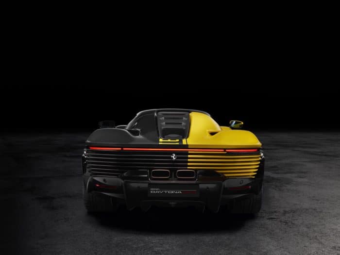 Record Ferrari Daytona SP3 la Rossa contemporanea venduta allasta a 26 milioni di euro 8 700x526