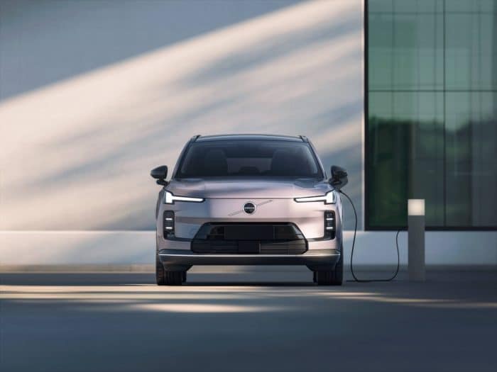 Volvo XC70 plug in hybrid con range extender 44 700x525