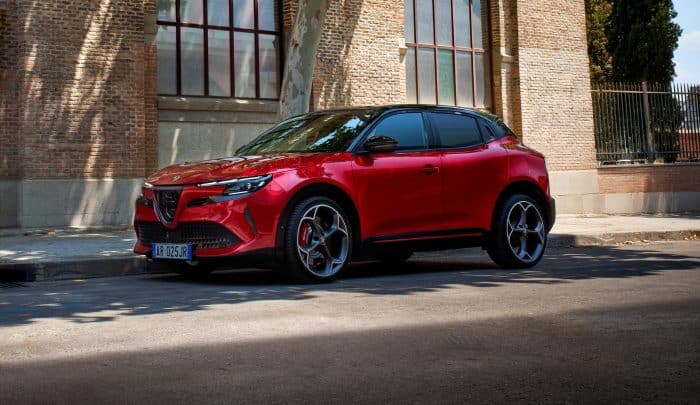 Alfa Romeo Junior 2026, novità e prezzo 9 Alfa Romeo Junior 2026 - 1