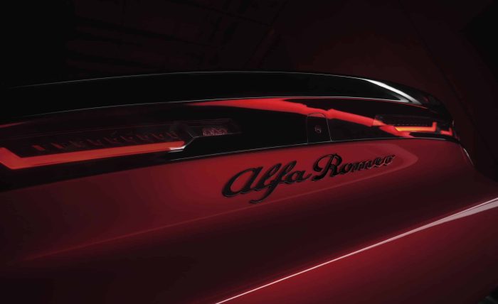 Alfa Romeo Junior elettrica 3 scaled e1758000252973 700x428