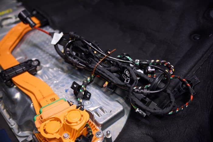 BMW Debrecen la fabbrica del futuro con iX3 e una formidabile tecnologia 49 700x467