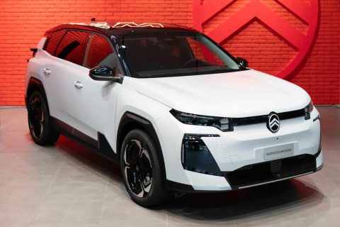 Citroen C5 Aircross Plug In Hybrid 195 prezzo e caratteristiche 1 scaled e1758553071433 480x320