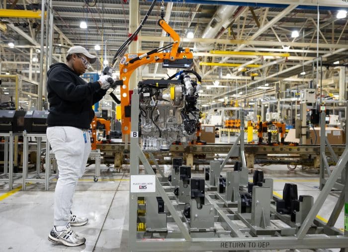 EP6 il motore full hybrid Stellantis 1.6 litri turbo a 4 cilindri 3 700x508