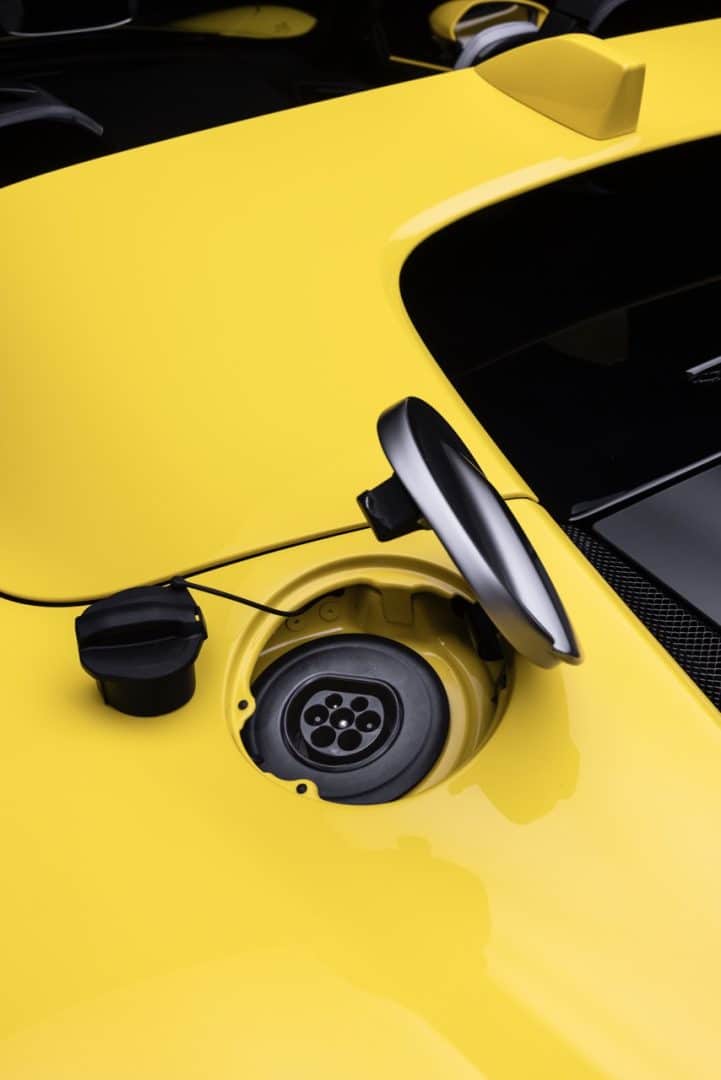 Ferrari 849 Testarossa Spider Giallo Modena 15 dimensioni grandi 1 721x1080