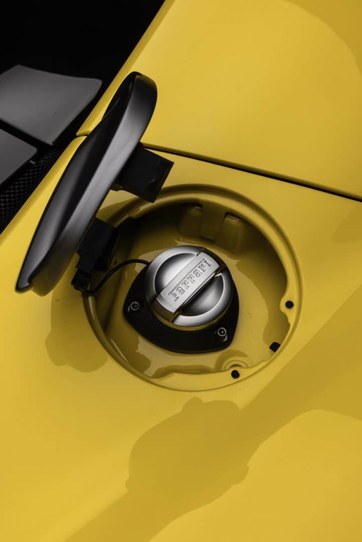 Ferrari 849 Testarossa Spider Giallo Modena 17 dimensioni grandi 721x1080