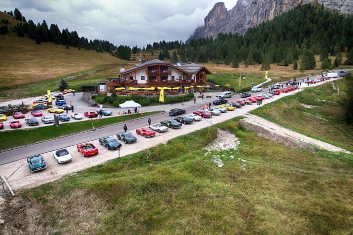 Ferrari Cavalcade Classiche 60 modelli storici tra le Dolomiti 3 700x466
