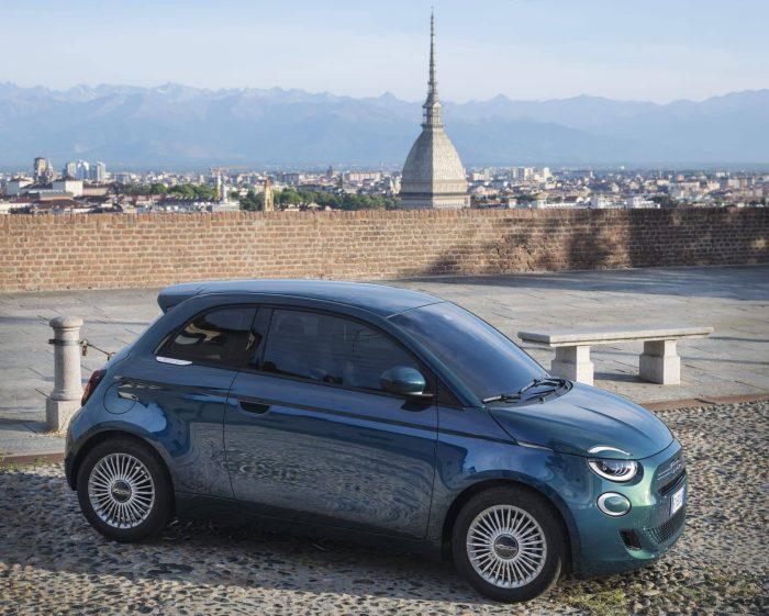 Fiat 500 Hybrid Torino 3 scaled e1758189502721 700x561