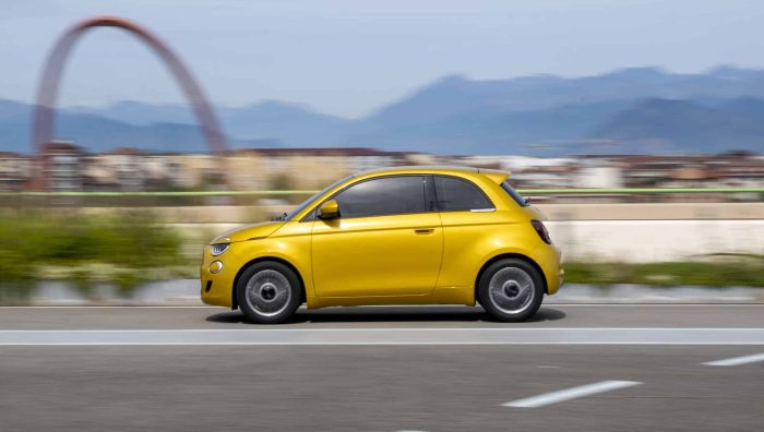 Fiat 500 Hybrid Torino 5 e1758189873521 700x396