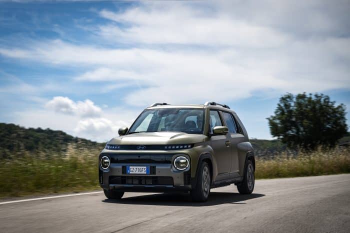 Hyundai INSTER Cross 700x466