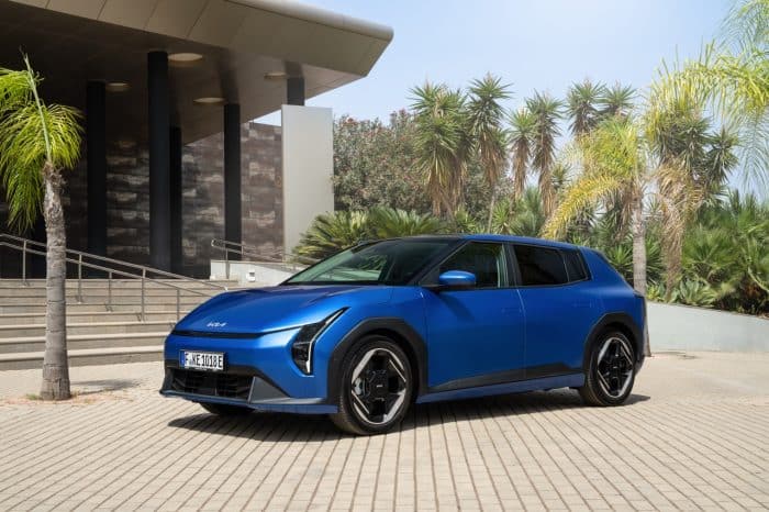 Kia EV4 la prova. Due versioni elettriche rivoluzionarie con autonomia fino a 625 km 32 700x466