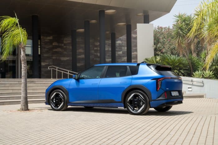 Kia EV4 la prova. Due versioni elettriche rivoluzionarie con autonomia fino a 625 km 35 700x466