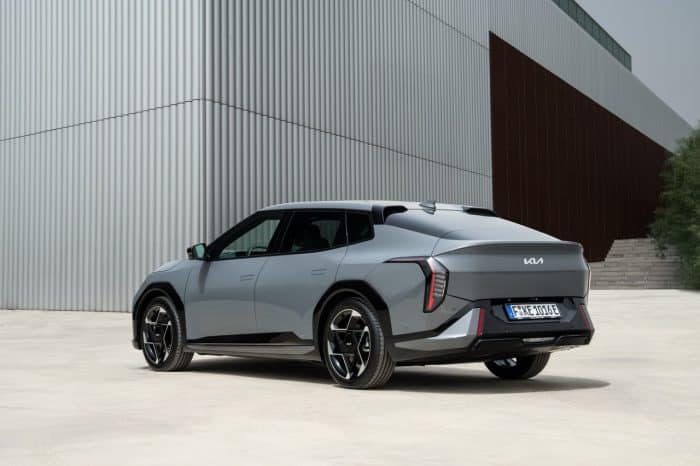 Kia EV4 la prova. Due versioni elettriche rivoluzionarie con autonomia fino a 625 km 65 700x466