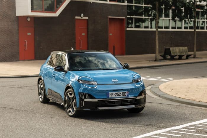 Nuova Micra 2026 la prova della citycar elettrica Nissan 57 700x466