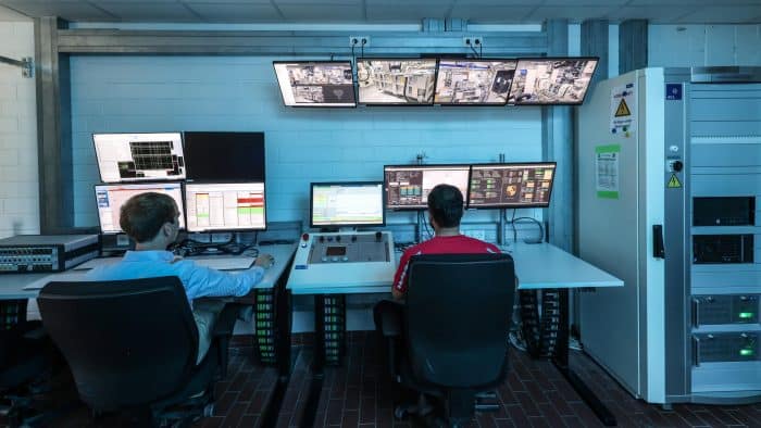 Porsche Cayenne elettrica test estremi e sviluppo digitale 8 700x394