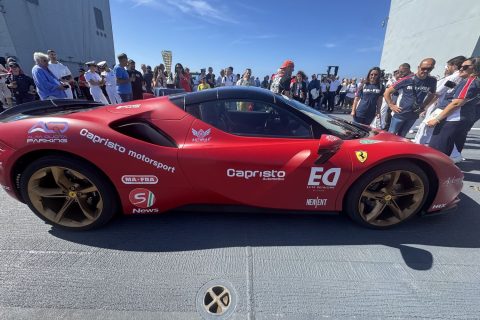 Record di Fabio Barone a 164 kmh sulla Nave Trieste con la Ferrari SF90 Stradale 8 480x320