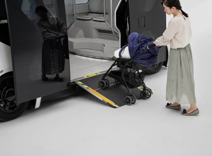 Toyota e-Palette, il minibus autonomo sarà commercializzato 3 Toyota e Palette 11 700x515