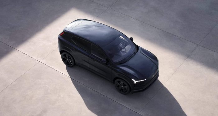 Volvo EX30 Black Edition, incentivi fino a 11.000 euro