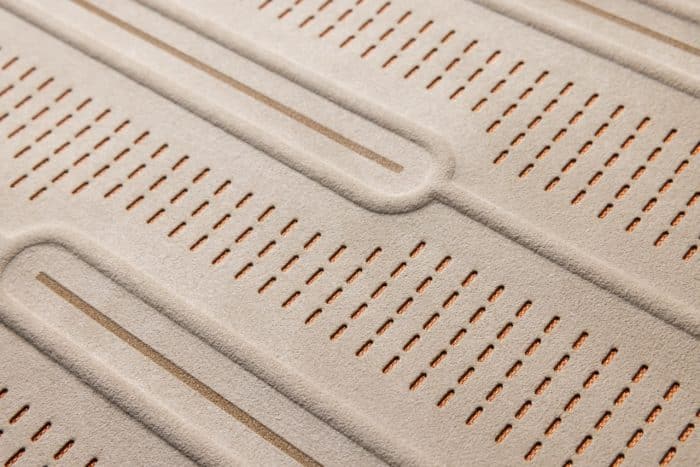 Alcantara 2025 nuove collezioni per interni auto di lusso 1 700x467