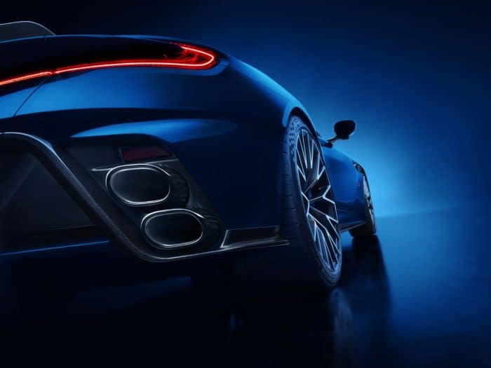 Aston Martin DB12 S 8 700x525