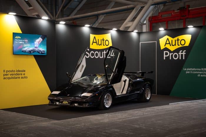 AutoScout24 Lamborghini Countach 25° Anniversario  700x467