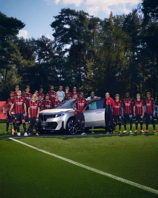 BMW iX3, anteprima esclusiva col Milan a Milanello