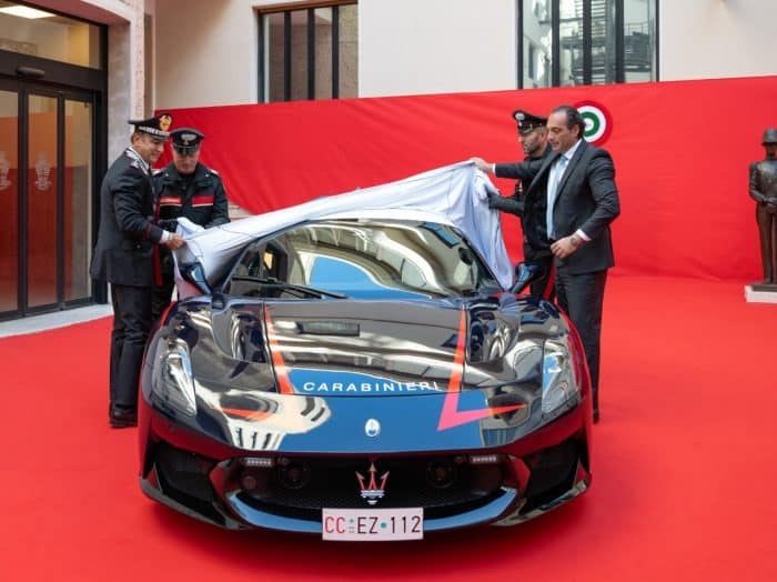 Carabinieri con Maserati MCpura e Alfa Romeo Giulia formidabile potenza al servizio della vita 18 700x524