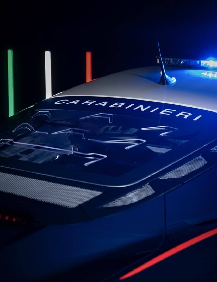 Carabinieri con Maserati MCpura e Alfa Romeo Giulia formidabile potenza al servizio della vita 2 833x1080