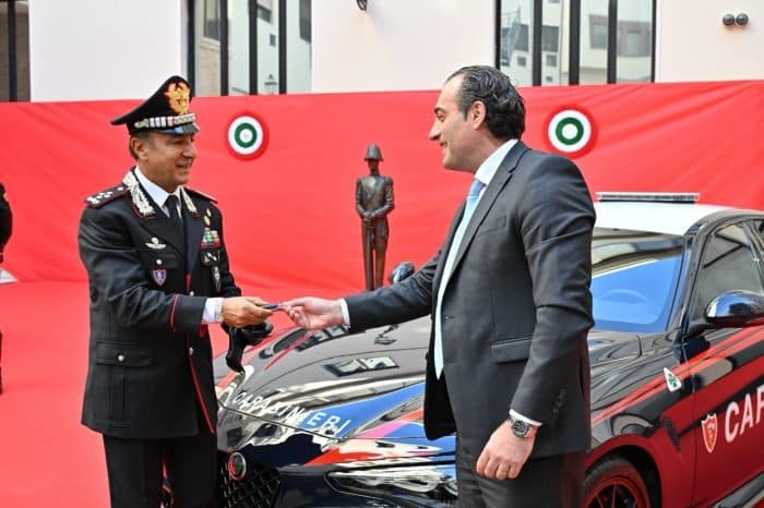 Carabinieri con Maserati MCpura e Alfa Romeo Giulia formidabile potenza al servizio della vita 22 700x466