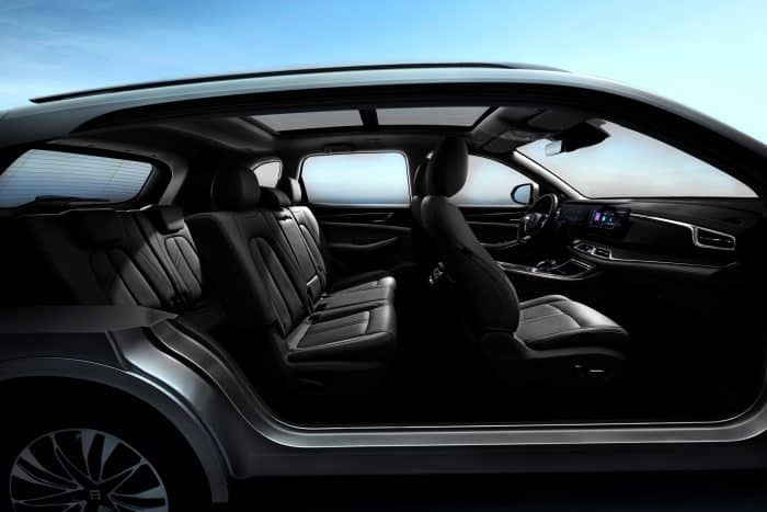 DFSK E5 PHEV raddoppia l'offerta con Business e Luxury 3 DFSK E5 PHEV 06interni 700x467