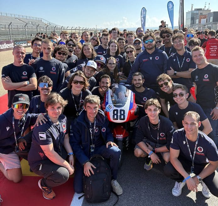 Ducati e UniBo trionfano alla MotoStudent 2025 con Vega 88 12 e1761112173371 694x656