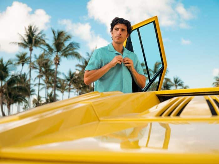 Lamborghini e Orlebar Brown nuova collezione ispirata a Miami e alla velocita 3 700x525