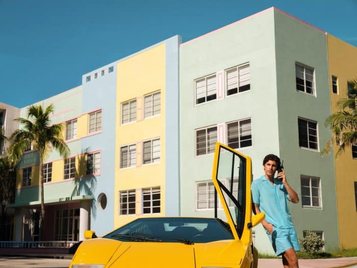 Lamborghini e Orlebar Brown nuova collezione ispirata a Miami e alla velocita 5 700x525