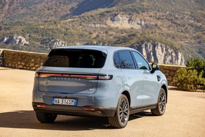 Leapmotor B10 le foto su strada 3 700x466