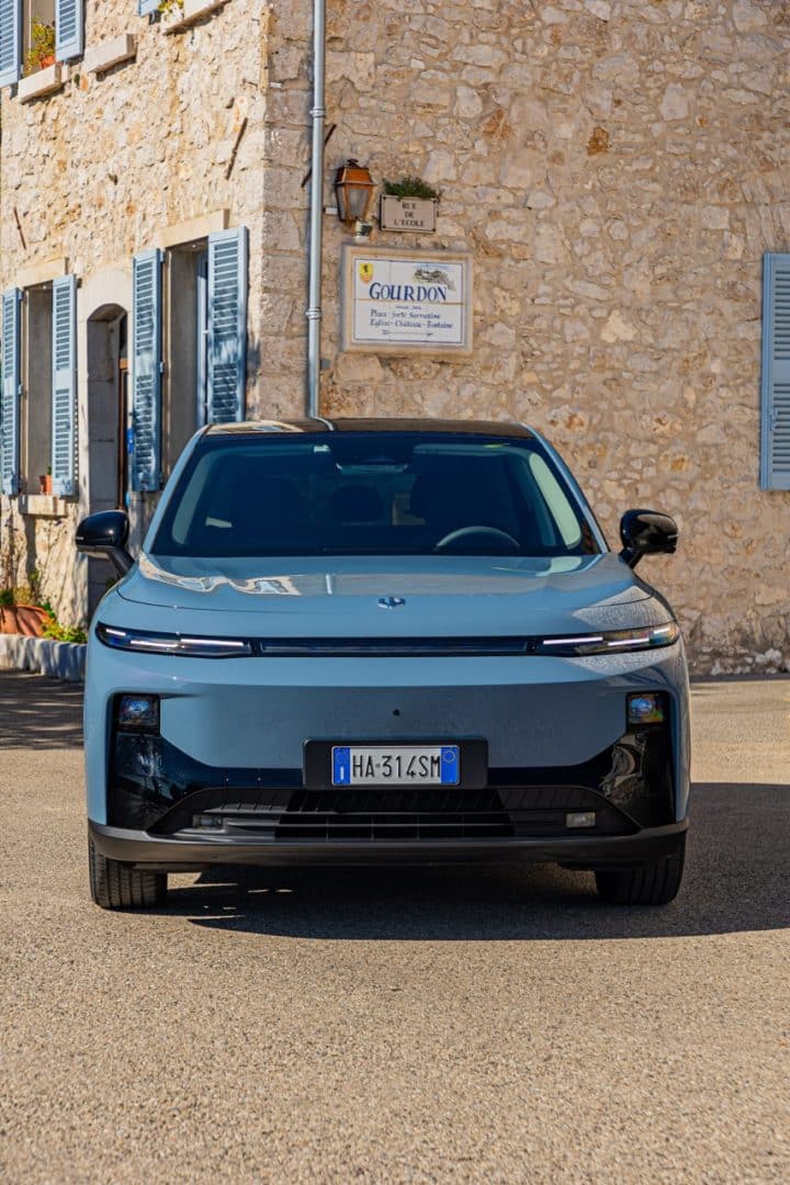 Leapmotor B10 le foto su strada 54 720x1080