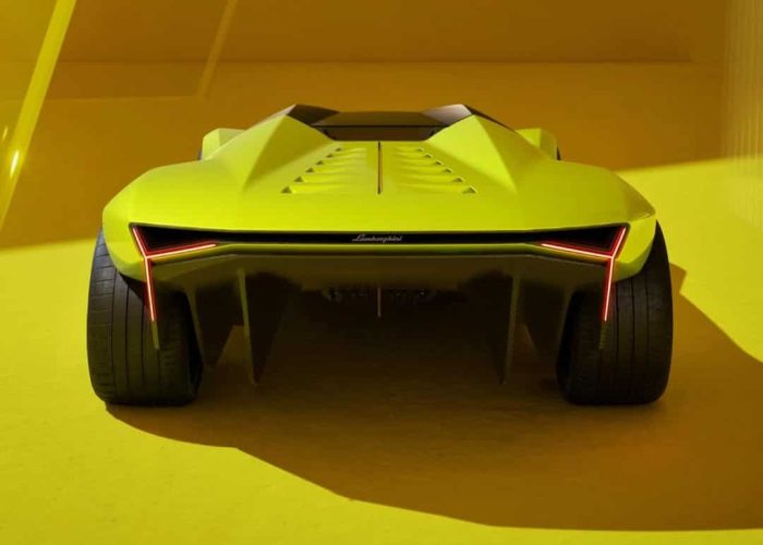 Manifesto Lamborghini di Mitja Borkert 6 e1759659730664 700x500